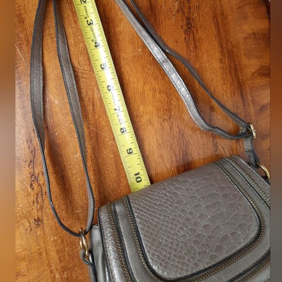 Jessica Simpson Shimmering Silver Snakeskin Evening Crossbody Bag - Picture 12 of 12